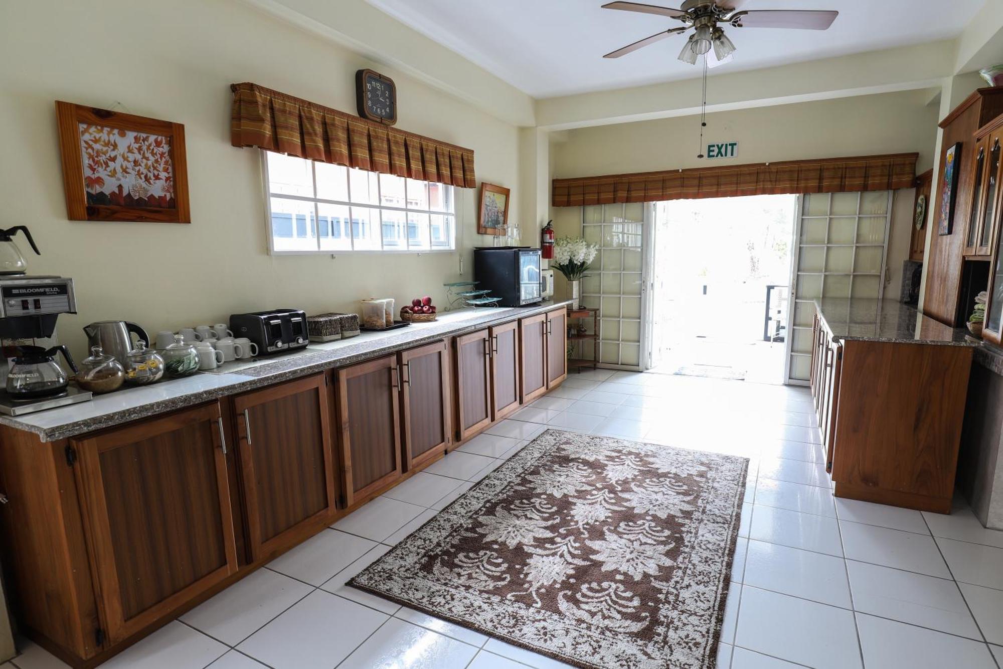 Airport Inn Piarco Dış mekan fotoğraf